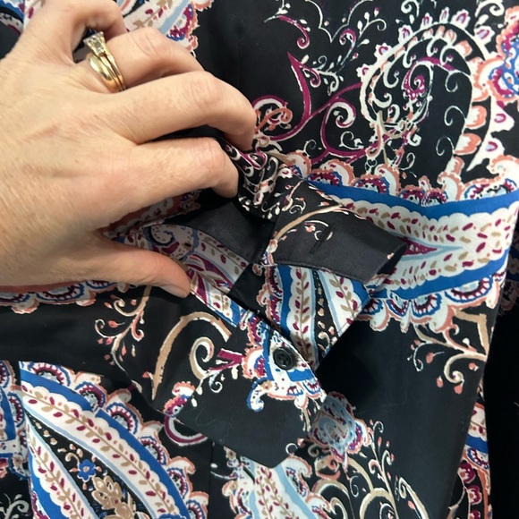 Chico's Paisley Button Front Blouse Size L No Iron Packable Office Contemporary - Picture 4 of 9
